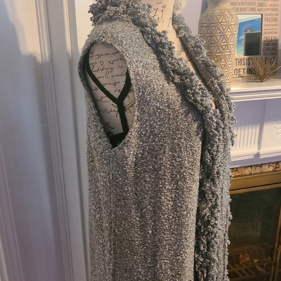 HP🔥🔥Gorgeous Grey Fuzzy Sweater vest/cardigan NWOT - Picture 9 of 16